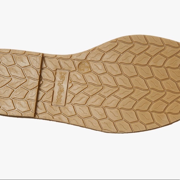 🌟 New Gold Gladiator Lace Up Sandals 🌟 - Picture 7 of 8